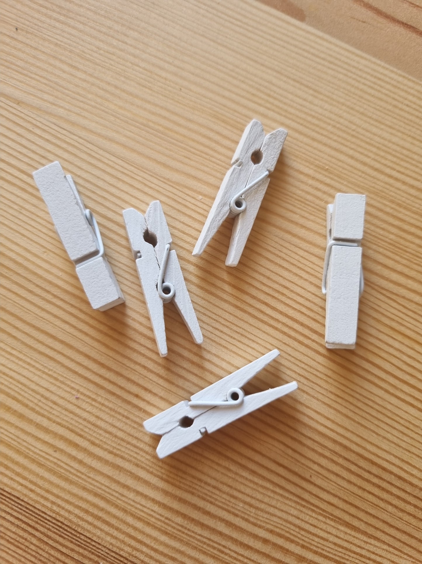 Mini Wooden Pegs x5